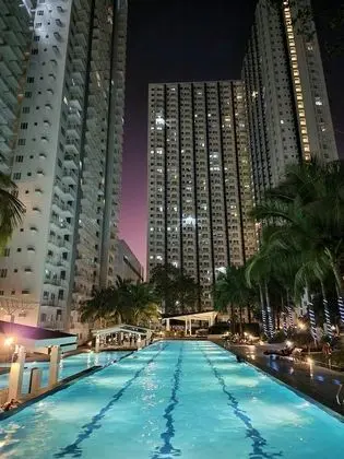 High-Tech Studio at Grass Residences - Havuz