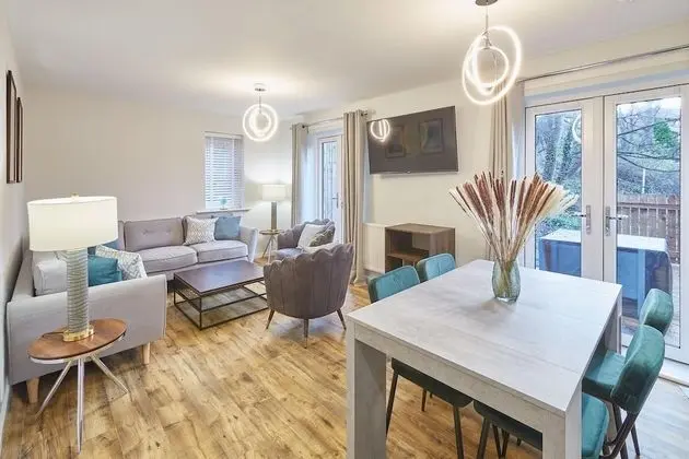 High Tide in Whitby With 4 Bedrooms and 3 Bathrooms