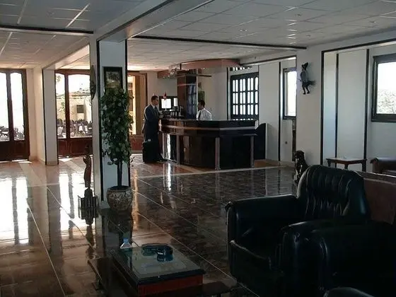 High Way Hotel - Lobi