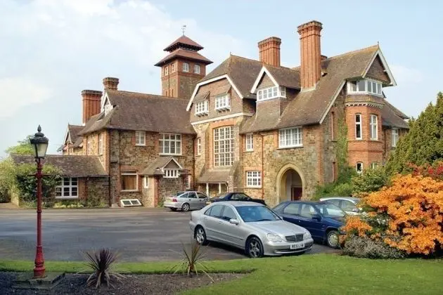 Highbullen Hotel & Country Club