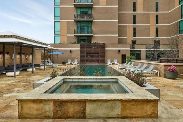 Highland Dallas, Curio Collection By Hilton - Havuz