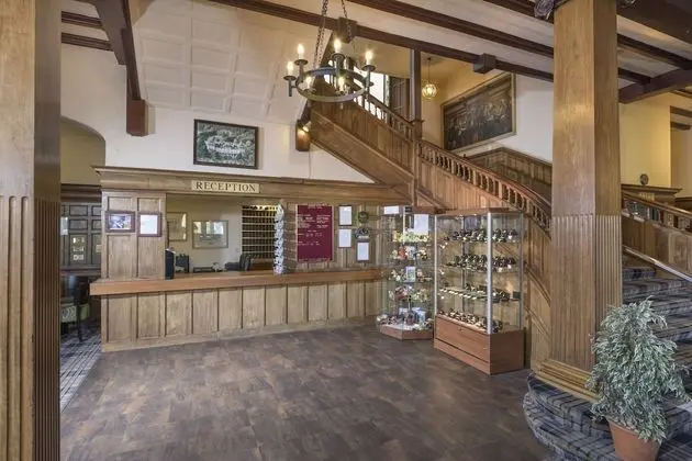 The Highland Hotel - Lobi