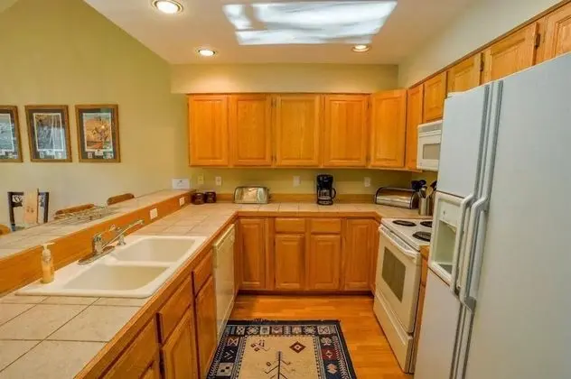 Highlander 324 Townhome with Private Hot Tub - Mutfak
