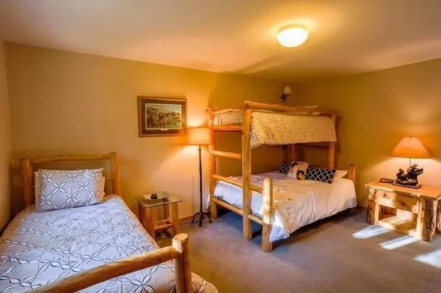 Highlander 324 Townhome with Private Hot Tub - Oda