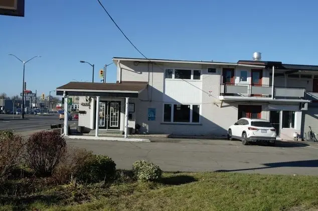 THE HIGHLANDER INN