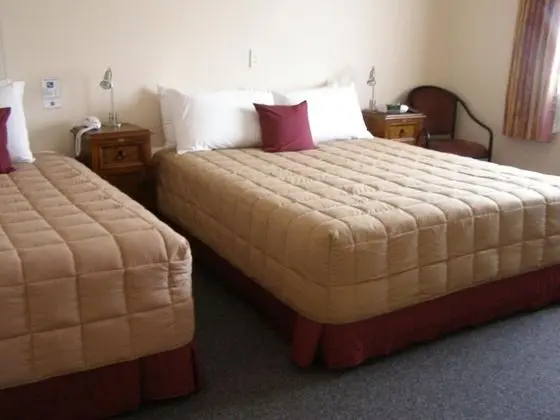 Highpark Motor Inn