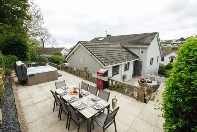 Highwood House - Luxury Cottage Hot Tub Sea Views