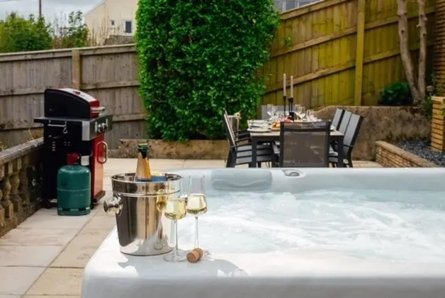 Highwood House - Luxury Cottage Hot Tub Sea Views - Dış Mekanlar