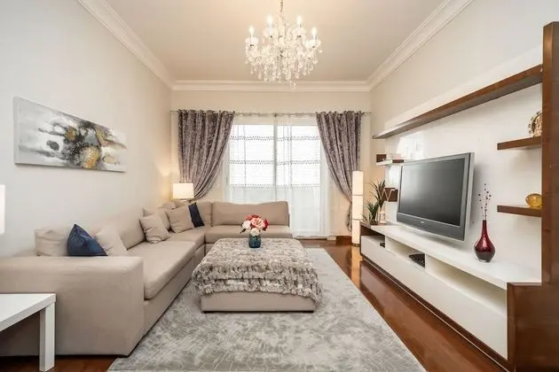 HiGuests - Lakeshore Tower