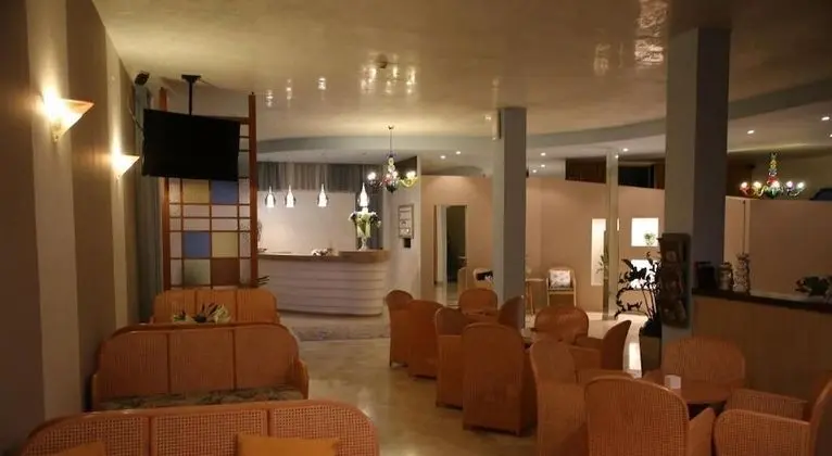 Hotel Hiki - Lobi
