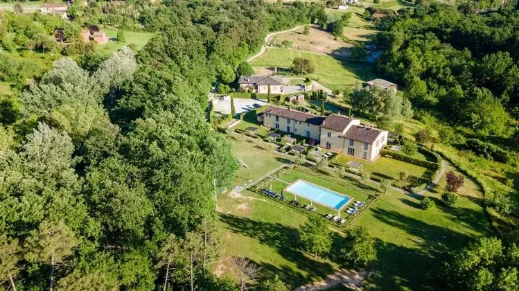 Villa Hilary a Convenient Luxury 4 Bedrooms Villa With Sharing Pool on the Hills by Lucca - Dış Mekan