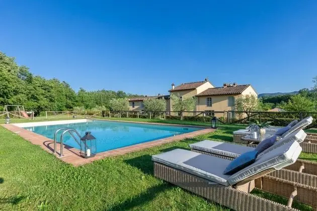 Villa Hilary a Convenient Luxury 4 Bedrooms Villa With Sharing Pool on the Hills by Lucca - Oda