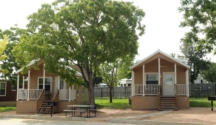 Hill Country Cottage and RV Resort