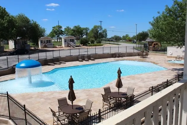 Hill Country Cottage and RV Resort
