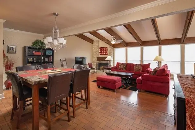 Hill Country Hideaway TBM 208