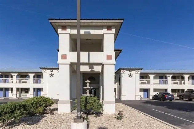 Hill Country Inn and Suites - Dış Mekan