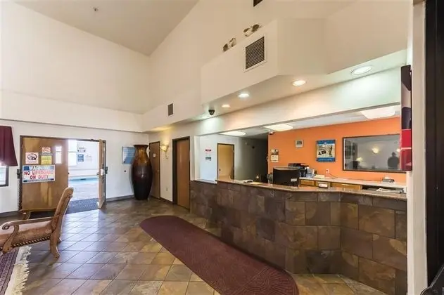 Hill Country Inn and Suites - Lobi