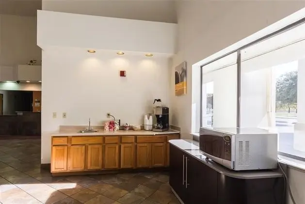 Hill Country Inn and Suites - Mutfak