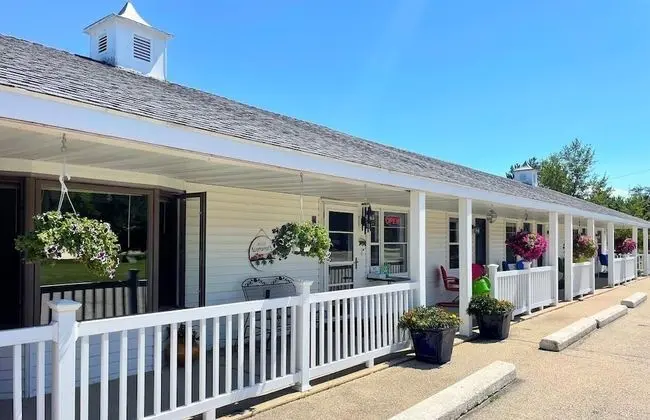 Hillcrest Inn & Motel