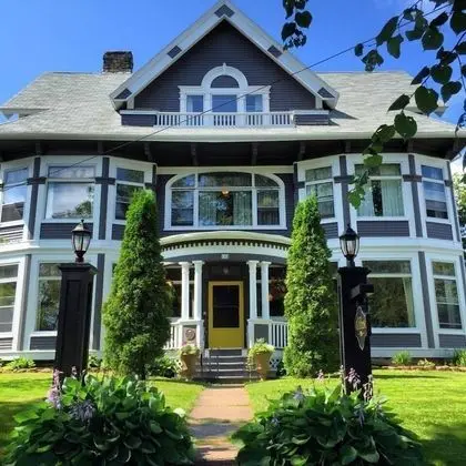 The Hillhurst Inn