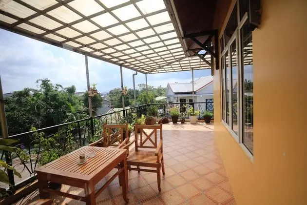 Hillside Homestay Hue - Em Room top Apartment