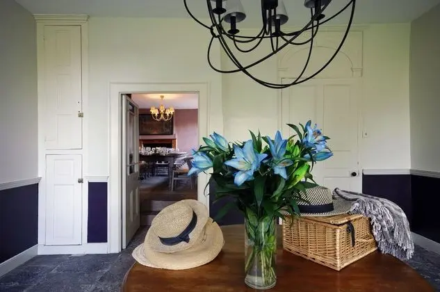 Hillside House - beautiful old house - Lobi