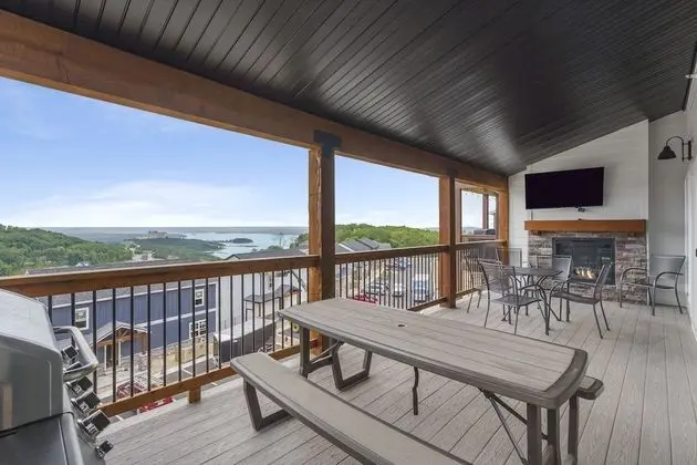 Hilltop Haven at Table Rock
