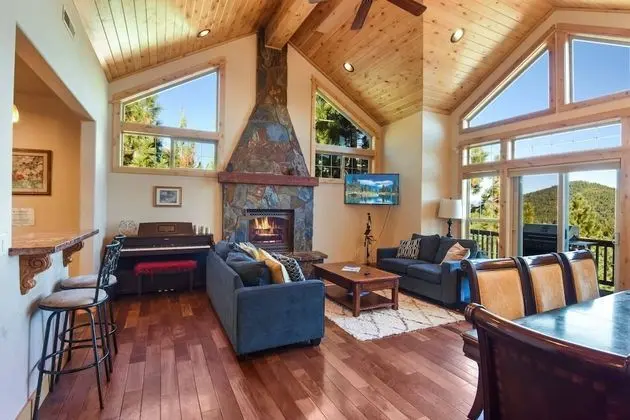 Hilltop Hideaway