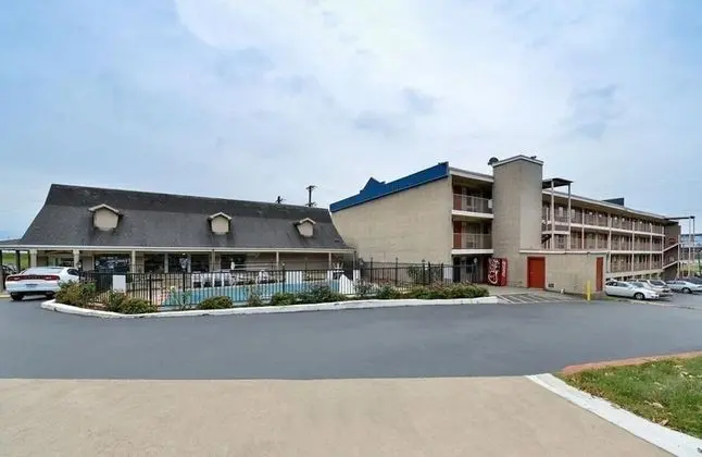 Hilltop Inn
