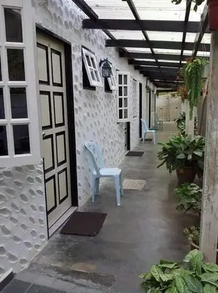 HILLVIEW INN