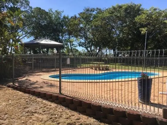 Hillview Motel - Havuz