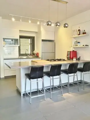 Hilton Beach Stunning Designer 2BR APT - Oda Düzeni