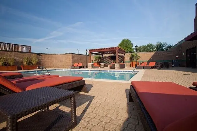 Hilton Charlotte University Place - Havuz