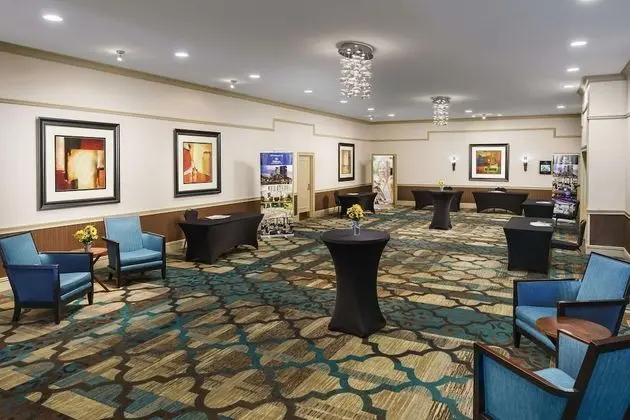 Hilton Charlotte University Place - Lobi