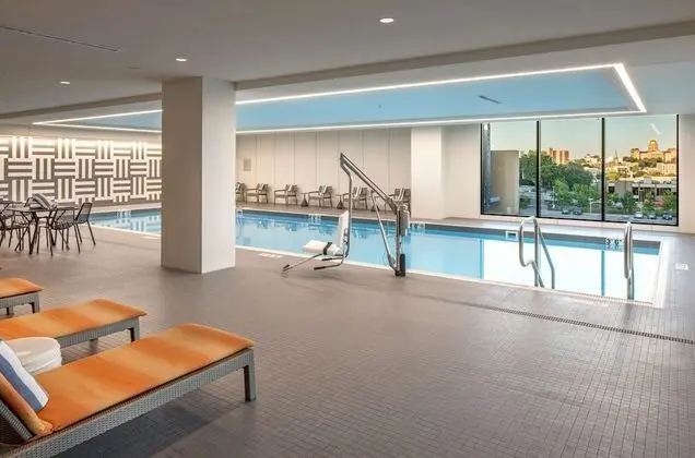 Hilton Des Moines Downtown - Havuz