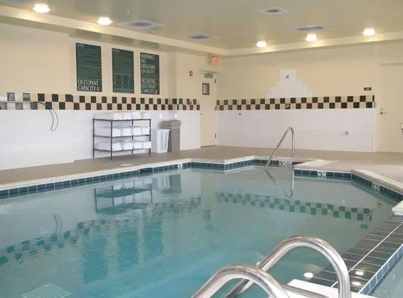 Hilton Garden Inn Addison, IL - Havuz