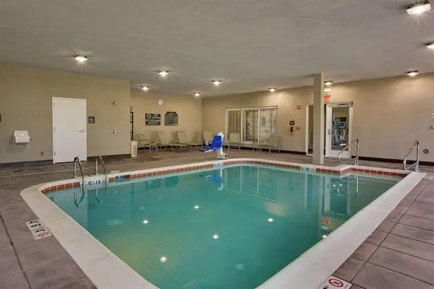 Hilton Garden Inn Benton Harbor/St. Joseph - Havuz