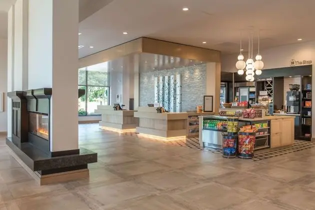 Hilton Garden Inn Boston Canton - Yerinde Yemek