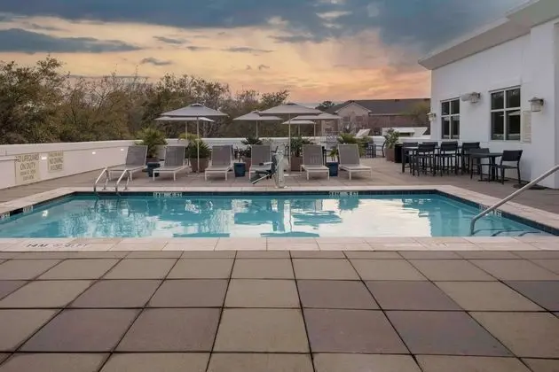 Hilton Garden Inn Charleston / Mt. Pleasant, SC - Havuz