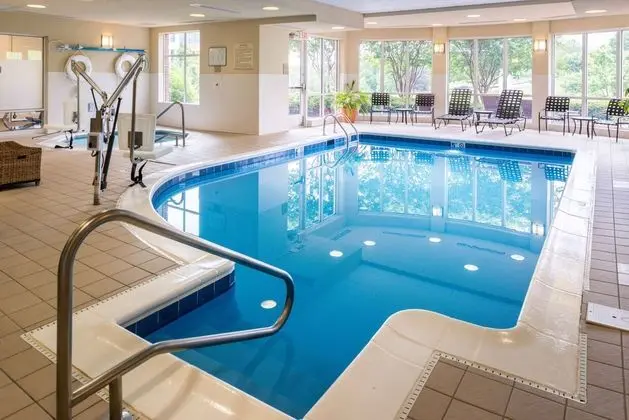 Hilton Garden Inn Charlottesville - Havuz