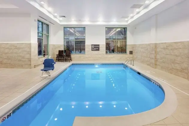 Hilton Garden Inn Chicago North Shore Evanston - Havuz