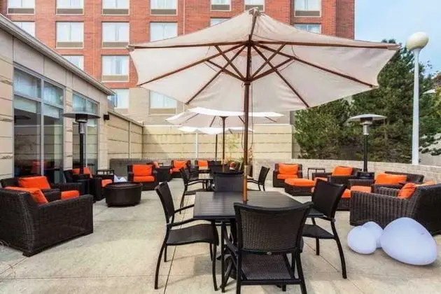 Hilton Garden Inn Cleveland Airport  - Manzara / Peyzaj