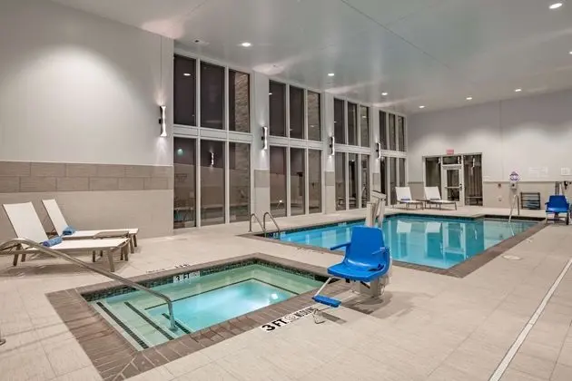 Hilton Garden Inn Dallas - At Hurst Conference Cen - Havuz