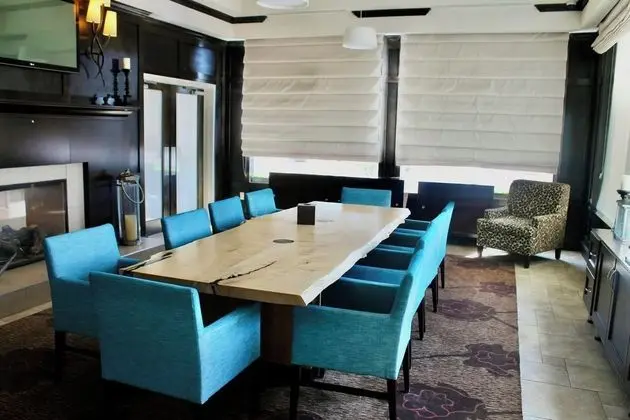 Hilton Garden Inn Edmonton Intl Airport - Lobi