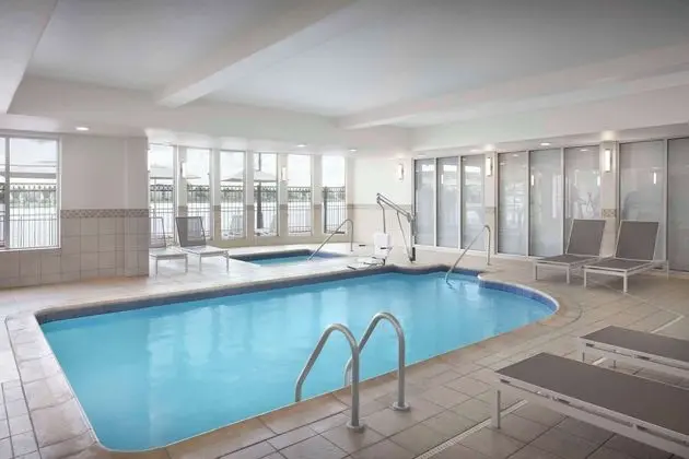 Hilton Garden Inn Granbury - Havuz