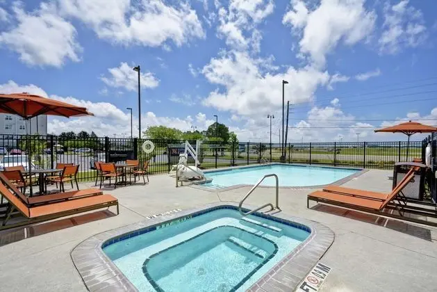 Hilton Garden Inn Gulfport Airport - Havuz