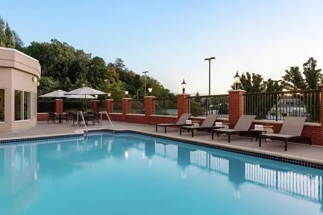 Hilton Garden Inn Harrisburg East - Havuz