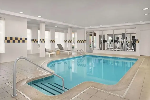 Hilton Garden Inn Hoffman Estates - Havuz