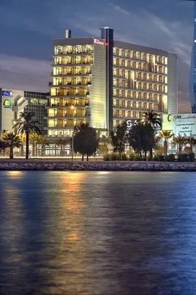Hilton Garden Inn Izmir Bayrakli - Dış Mekan