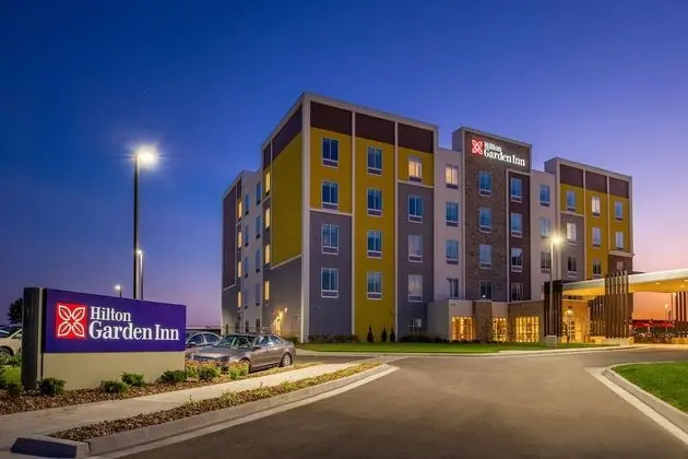 Hilton Garden Inn Kansas City Airport - Dış Mekan